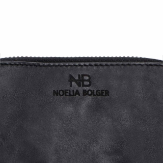 Praktická kožená peňaženka s prešívaním Noelia Bolger materiál kože zapínanie na cvok farba čierna veľkosť malá 5130 NB C Logo