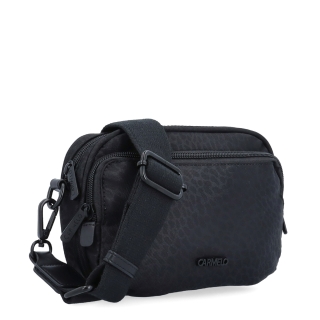 Nylonová crossbody kabelka so širokým popruhom a predným vreckom Carmelo materiál nylon zapínanie na zips farba čierná veľkosť malá 6613 C LE