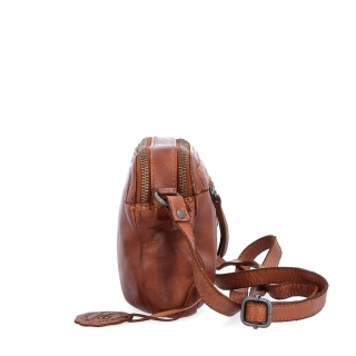 Minimalistická kožená crossbody kabelka Noelia Bolger materiál kože zapínanie na zips farba koňaková veľkosť malá NB 2407 KO Z boku