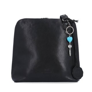 Elegantná kožená crossbody kabelka s príveskom Noelia Bolger materiál kože zapínanie na zips farba čierna veľkosť malá NB 3107 C Spredu