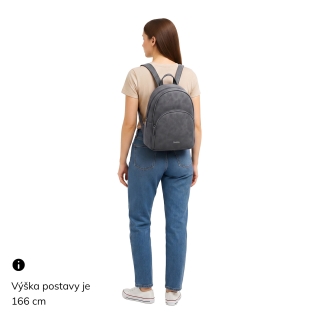Štýlový dámsky batoh do mesta Tangerin materiál syntetická koža zapínanie na zips farba béžová veľkosť stredná 1113 BE Na postave