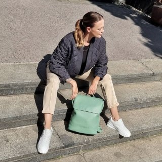 Dámsky batoh Carmelo materiál syntetická koža zapínanie na zips farba zelená veľkosť stredná 4276 ZE Lifestyle