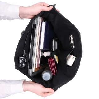 Dizajnová biznis taška cez rameno Carmelo materiál nylon zapínanie na zips farba čierna veľkosť veľká 6610 C LE Vnútro