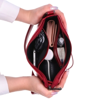 Nadčasová crossbody kabelka z pravej kože Noelia Bolger materiál kože zapínanie na zips farba červená veľkosť malá NB 0079 TCV Vnútro