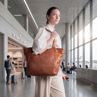 Priestranná kožená kabelka s popruhom Noelia Bolger materiál kože zapínanie na zips farba koňaková veľkosť veľká NB 2421 KO Lifestyle