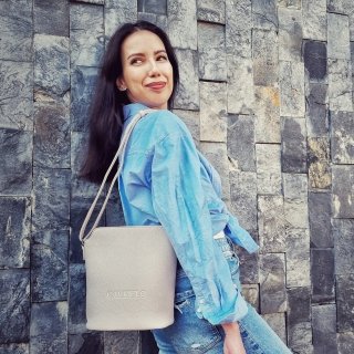 Športová kabelka cez rameno Carmelo materiál syntetická koža zapínanie na zips farba ružová veľkosť malá 4277 LI Lifestyle
