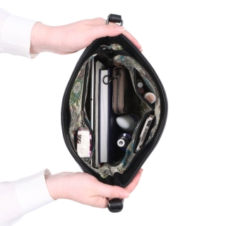 Crossbody kabelka s ozdobnými zipsami Tangerin materiál syntetická koža zapínanie na zips farba metalíza veľkosť stredná 8050 BR Vnútro