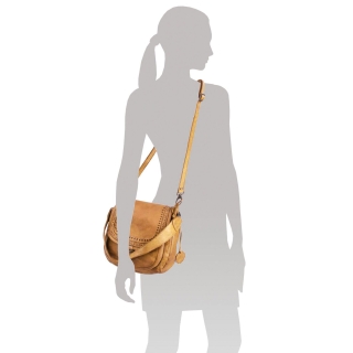 Kožená crossbody kabelka so zdobenou chlopňou Noelia Bolger materiál kože zapínanie s chlopňou farba žltá veľkosť stredná NB 2030 ZLU Na postave