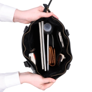 Prešívaná kožená shopper kabelka cez rameno Noelia Bolger materiál kože zapínanie na zips farba čierna veľkosť stredná NB 2062 C Vnútro