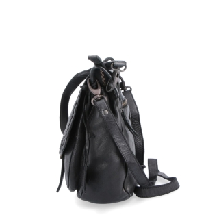 Kožená crossbody kabelka so zdobenou chlopňou Noelia Bolger materiál kože zapínanie s chlopňou farba čierna veľkosť stredná NB 2030 C Z boku