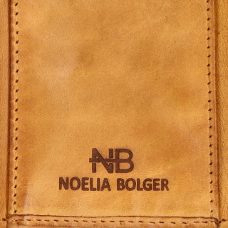 Kožená peňaženka s praktickým vreckom na zips Noelia Bolger materiál kože zapínanie na cvok farba žltá veľkosť malá 5132 NB ZLU Logo