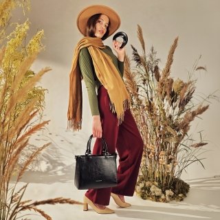Kožená business kabelka Noelia Bolger materiál kože zapínanie na zips farba čierna veľkosť stredná NB 0081 C Lifestyle