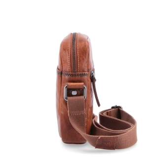 Malá kožená crossbody Poyem materiál kože zapínanie na zips farba koňaková veľkosť malá 2213 Poyem KO Z boku