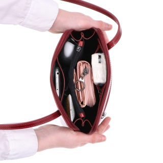 Kožená crossbody kabelka s premysleným členením Noelia Bolger materiál kože zapínanie na zips farba červená veľkosť malá NB 0115 TCV Vnútro