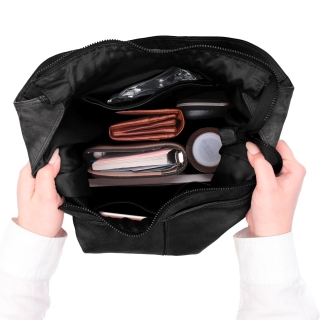 Veľká prešívaná kožená shopper kabelka Noelia Bolger materiál kože zapínanie na zips farba čierna veľkosť veľká NB 2077 C Vnútro