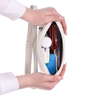 Luxusná malá kožená crossbody kabelka Noelia Bolger materiál kože zapínanie na zips farba biela veľkosť malá NB 0080 OW Vnútro