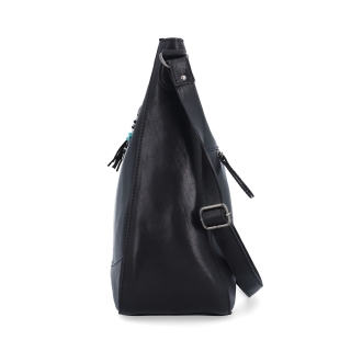 Kožená crossbody kabelka s moderným príveskom Noelia Bolger materiál kože zapínanie na zips farba čierna veľkosť stredná NB 3106 C Z boku