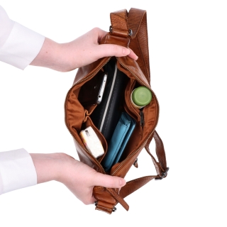 Kožená moonbag kabelka cez rameno Noelia Bolger materiál kože zapínanie na zips farba koňaková veľkosť malá NB 2412 KO Vnútro
