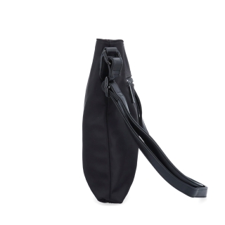 Štýlová dámska crossbody kabelka z nylonu Carmelo materiál nylon zapínanie na zips farba čierna veľkosť malá 6606 C Z boku