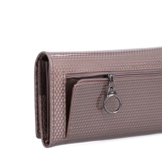 Štýlová lakovaná peňaženka z pravej kože Carmelo materiál kože zapínanie na cvok farba taupe veľkosť veľká 2109 K T Polobok zozadu