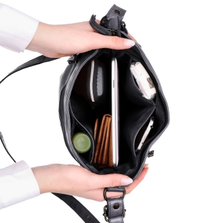 Kožená vintage crossbody s vreckami Noelia Bolger materiál kože zapínanie na zips farba čierna veľkosť stredná NB 2006 C Vnútro