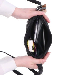 Elegantná malá crossbody kabelka Carmelo materiál syntetická koža zapínanie na zips farba hnedá veľkosť malá 4666 H Vnútro