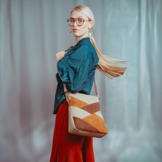 Crossbody kableka s originálnym dizajnom Tangerin materiál syntetická koža zapínanie na zips farba béžová veľkosť stredná 1118 BE Lifestyle