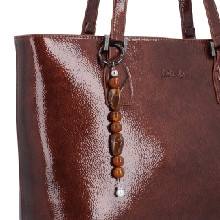Elegantná kabelka cez rameno s príveskom Le Sands materiál syntetická koža zapínanie na zips farba hnedá veľkosť veľká 4645 H Detail