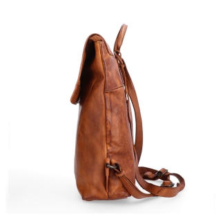 Kožený batoh s chlopňou vo vintage štýle Noelia Bolger materiál kože zapínanie na zips farba koňaková veľkosť stredná NB 2014 KO Z boku