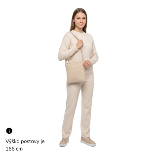 Menšia crossbody kabelka z hebkého materiálu Tangerin materiál syntetická koža zapínanie na zips farba béžová veľkosť malá 7017 SAN Na postave