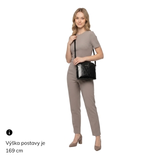 Dizajnová crossbody vintage kabelka so štruktúrovaným vzorom Le Sands materiál syntetická koža zapínanie na zips farba čierna veľkosť malá 4371 C Na postave