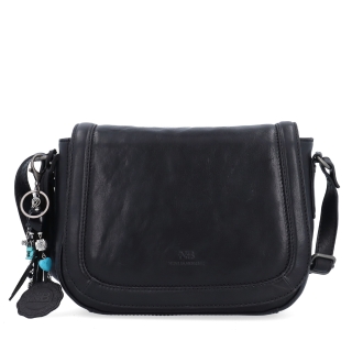 Menšia crossbody kabelka s chlopňou a príveskom Noelia Bolger materiál kože zapínanie s chlopňou farba čierna veľkosť stredná NB 3111 C Spredu
