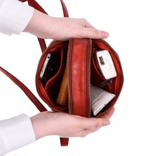Kvalitná kožená crossbody kabelka Noelia Bolger materiál kože zapínanie na zips farba červená veľkosť malá NB 2408 CV Vnútro