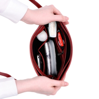 Elegantná, pevnejšia kožená crossbody kabelka Noelia Bolger materiál kože zapínanie na zips farba červená veľkosť malá NB 0103 TCV Vnútro