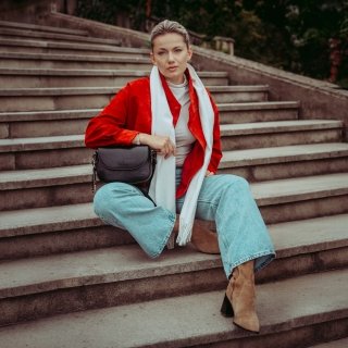 Štýlová crossbody kabelka s chlopňou Le Sands materiál syntetická koža zapínanie s chlopňou farba čierna veľkosť malá 7730 C Lifestyle