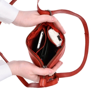 Malá kožená crossbody so zapínaním na zips Noelia Bolger materiál kože zapínanie na zips farba červená veľkosť malá NB 2090 CV Vnútro