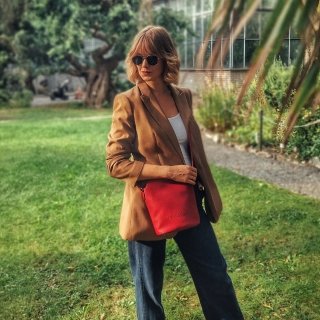 Športová kabelka cez rameno Carmelo materiál syntetická koža zapínanie na zips farba červená veľkosť malá 4277 CV Lifestyle