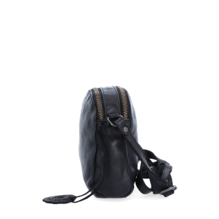 Kvalitná kožená crossbody kabelka Noelia Bolger materiál kože zapínanie na zips farba čierna veľkosť malá NB 2408 C Z boku