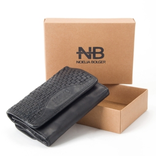 Vintage kožená peňaženka Noelia Bolger materiál kože zapínanie na cvok farba čierna veľkosť stredná 5109 NB C Krabička