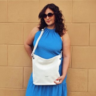 Crossbody kabelka v elegantnom dizajne Carmelo materiál syntetická koža zapínanie na zips farba béžová veľkosť stredná 4339 K Lifestyle