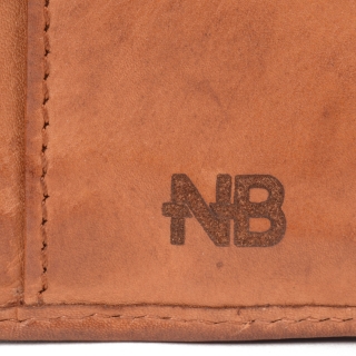 Kožená peňaženka s motívom mandaly Noelia Bolger materiál kože zapínanie na cvok farba koňaková veľkosť stredná 5118 NB KO Logo