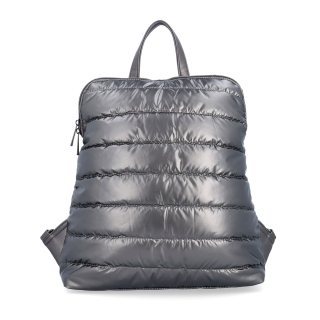 Prešívaný batoh z nadýchaného nylonu Carmelo materiál nylon zapínanie na zips farba metalíza veľkosť stredná 4384 TI Spredu