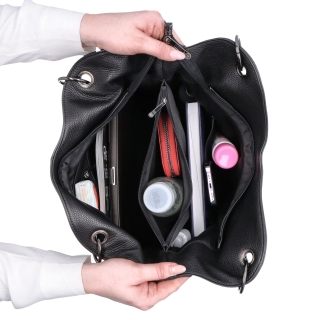 Elegantná kožená kabelka s uchami s retiazkou Noelia Bolger materiál kože zapínanie na zips farba čierna veľkosť veľká NB 3001 C Vnútro