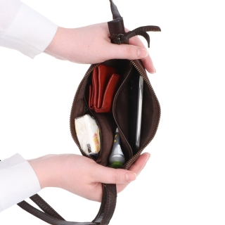 Malá elegantná kožená crossbody kabelka Noelia Bolger materiál kože zapínanie na zips farba hnedá veľkosť malá NB 2420 H Vnútro