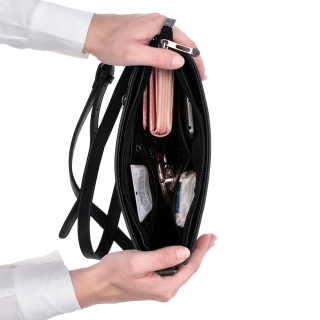 Elegantná, pevnejšia kožená crossbody kabelka Noelia Bolger materiál kože zapínanie na zips farba čierna veľkosť malá NB 0103 C Vnútro
