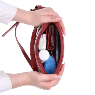 Luxusná malá kožená crossbody kabelka Noelia Bolger materiál kože zapínanie na zips farba červená veľkosť malá NB 0080 TCV Vnútro