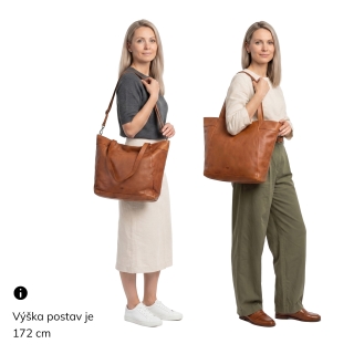 Priestranná kožená kabelka s popruhom Noelia Bolger materiál kože zapínanie na zips farba koňaková veľkosť veľká NB 2421 KO Na postave