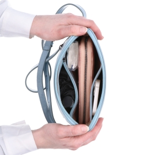 Elegantná kožená crossbody k šatám aj saku Noelia Bolger materiál kože zapínanie na zips farba modrá veľkosť malá NB 0078 SM Vnútro