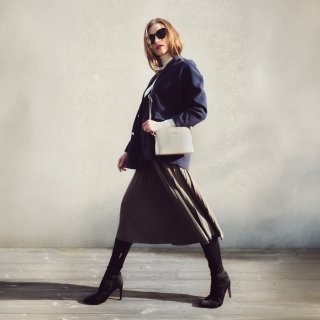 Minimalistická crossbody kabelka Le Sands materiál syntetická koža zapínanie na zips farba metalíza veľkosť malá 7710 ZL Lifestyle
