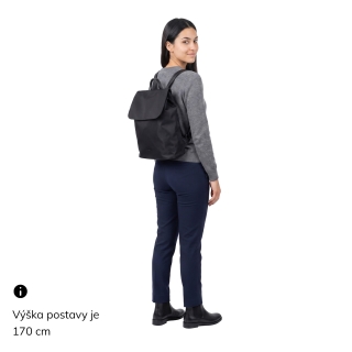 Mestský nylonový batoh v modernom dizajne Carmelo materiál nylon zapínanie na zips farba čierna veľkosť stredná 6608 C Na postave